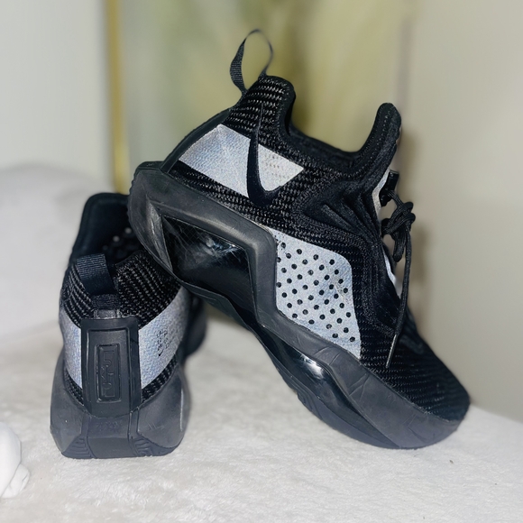 LeBron Soldier 14s Triple Black Mens Basketball Shoes SZ-8 - Picture 1 of 6